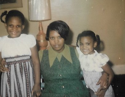 Alisa, Mom, and little sister